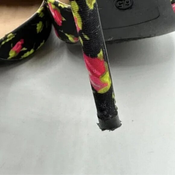 Betsey Johnson Hallye Floral Stiletto Heels with Poms Size 6.5 - Picture 11 of 12